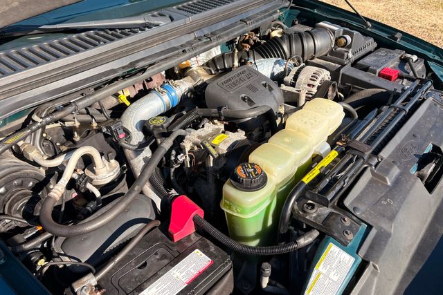 1999 Ford F-350 Super Duty Lariat 4x4 | Roscoe, IL | Autoland Outlets