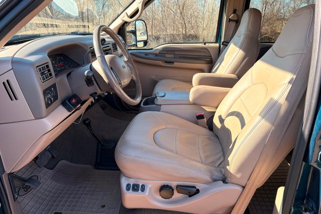 1999 Ford F-350 Super Duty Lariat 4x4 | Roscoe, IL | Autoland Outlets