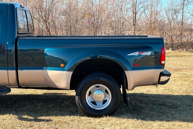 1999 Ford F-350 Super Duty Lariat 4x4 | Roscoe, IL | Autoland Outlets