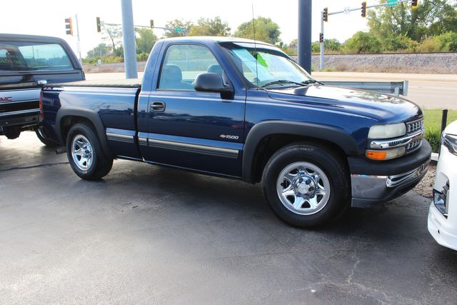 2000 Chevrolet Silverado 1500 Regular Cab Short Bed | Granite City, Illinois | MasterCars Company Inc. 2000 Chevrolet Silverado 1500 Regular Cab Short Bed | Granite City, Illinois | MasterCars Company Inc.