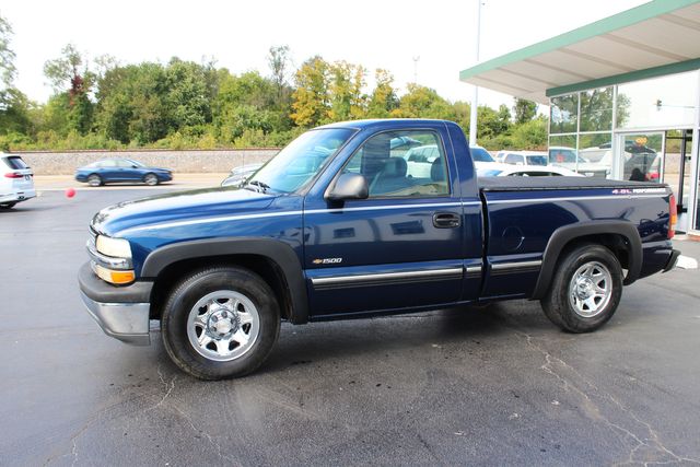 2000 Chevrolet Silverado 1500 Regular Cab Short Bed | Granite City, Illinois | MasterCars Company Inc. 2000 Chevrolet Silverado 1500 Regular Cab Short Bed | Granite City, Illinois | MasterCars Company Inc.