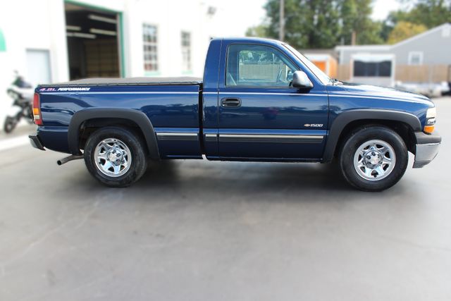 2000 Chevrolet Silverado 1500 Regular Cab Short Bed | Granite City, Illinois | MasterCars Company Inc. 2000 Chevrolet Silverado 1500 Regular Cab Short Bed | Granite City, Illinois | MasterCars Company Inc.