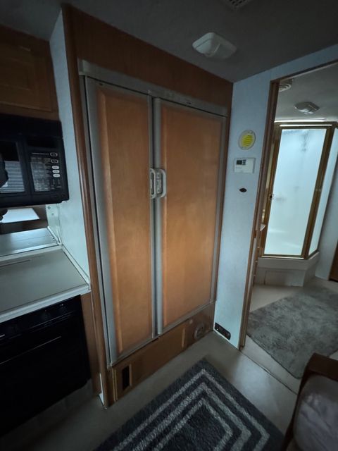 2000 FLEETWOOD DISCOVERY 37V