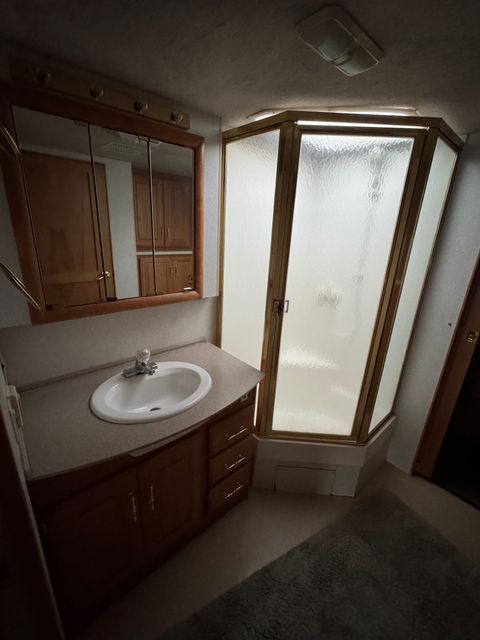 2000 FLEETWOOD DISCOVERY 37V