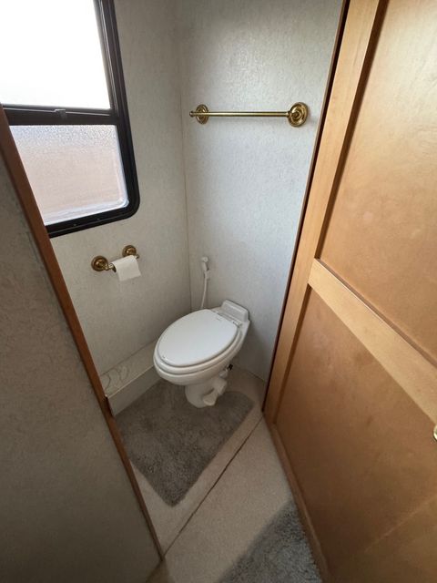 2000 FLEETWOOD DISCOVERY 37V