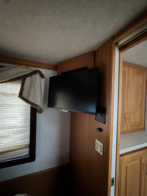 2000 FLEETWOOD DISCOVERY 37V