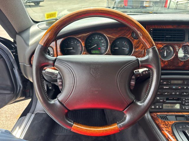 2000 Jaguar XKR Base