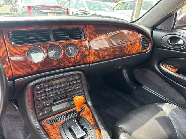 2000 Jaguar XKR Base