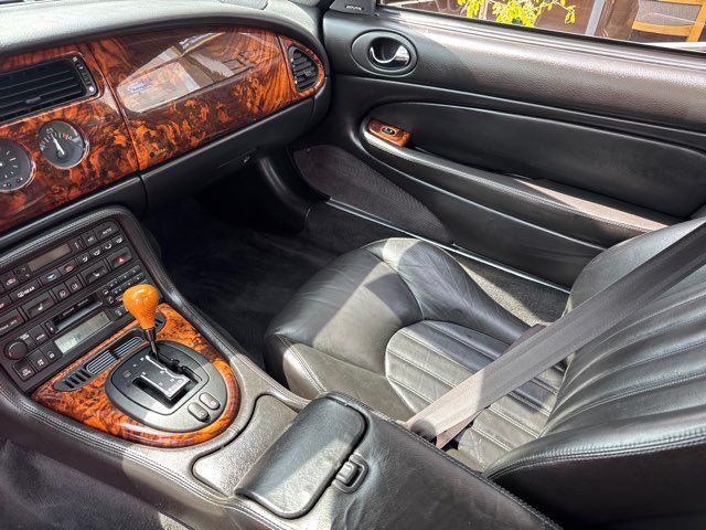 2000 Jaguar XKR Base