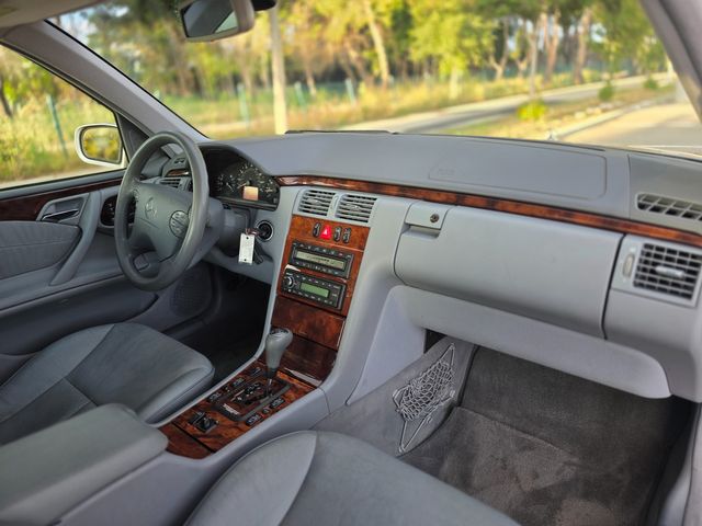 2000 Mercedes-Benz E-Class E 320
