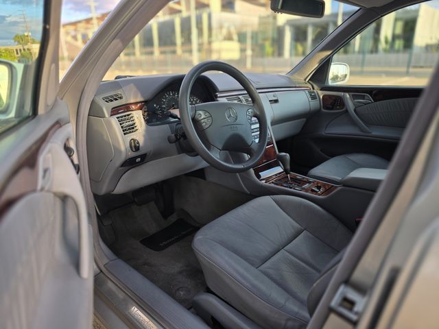 2000 Mercedes-Benz E-Class E 320