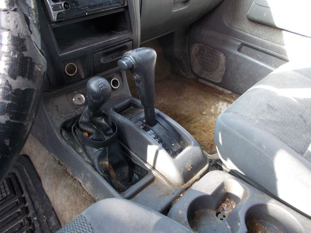 2000 Nissan Frontier SE 2000 Nissan Frontier SE