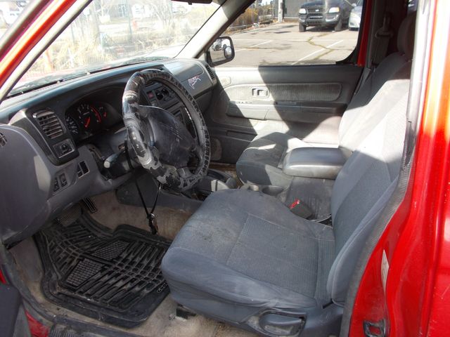 2000 Nissan Frontier SE