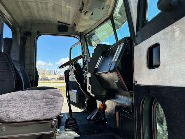 2000 Peterbilt 357 Factory Roll Off 