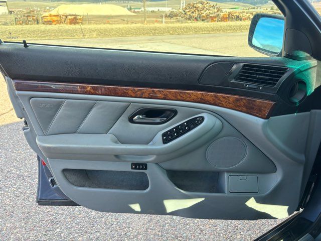 2001 BMW 5 Series 525i