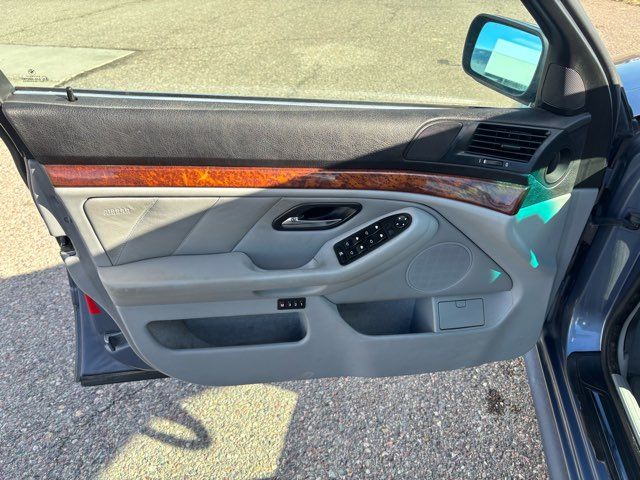 2001 BMW 5 Series 525i