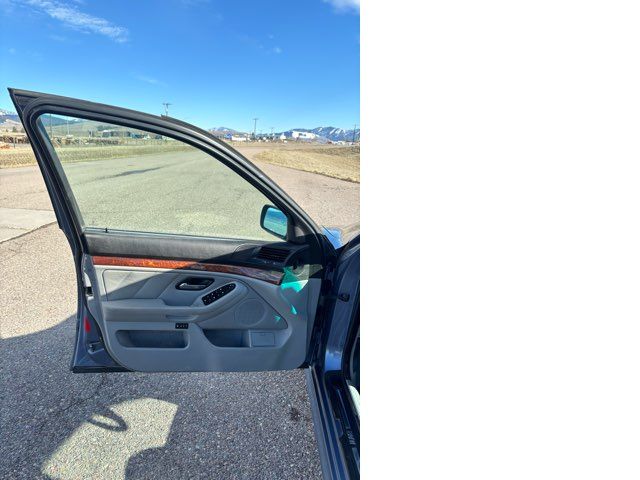 2001 BMW 5 Series 525i