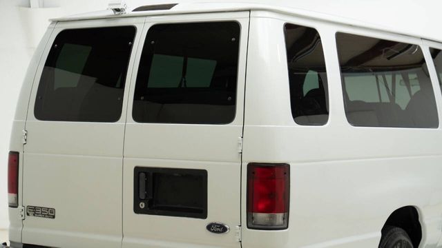 2001 Ford E-Series E 350 SD XLT 3dr Extended Passenger Van | Houston, TX | Houston Auto Credit