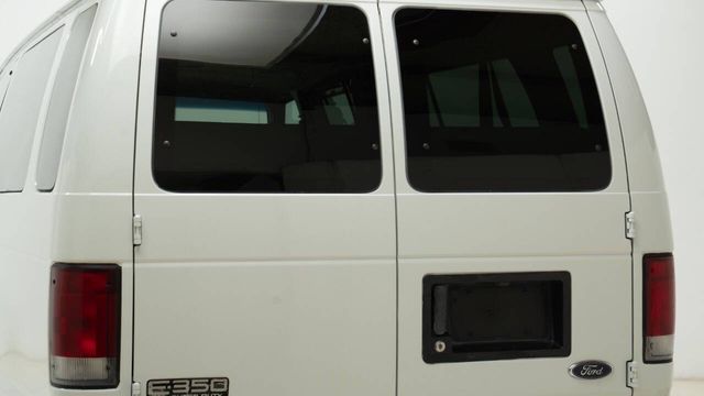 2001 Ford E-Series E 350 SD XLT 3dr Extended Passenger Van | Houston, TX | Houston Auto Credit