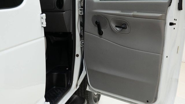 2001 Ford E-Series E 350 SD XLT 3dr Extended Passenger Van | Houston, TX | Houston Auto Credit