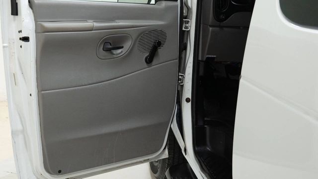 2001 Ford E-Series E 350 SD XLT 3dr Extended Passenger Van | Houston, TX | Houston Auto Credit