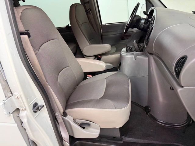 2001 Ford E-Series E 350 SD XLT 3dr Extended Passenger Van | Houston, TX | Houston Auto Credit 2001 Ford E-Series E 350 SD XLT 3dr Extended Passenger Van | Houston, TX | Houston Auto Credit