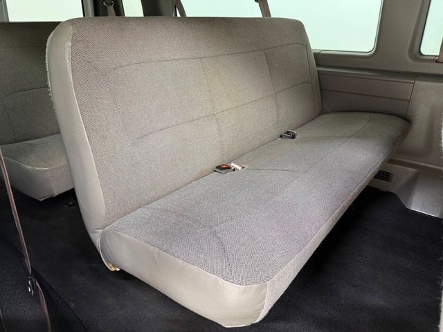 2001 Ford E-Series E 350 SD XLT 3dr Extended Passenger Van | Houston, TX | Houston Auto Credit