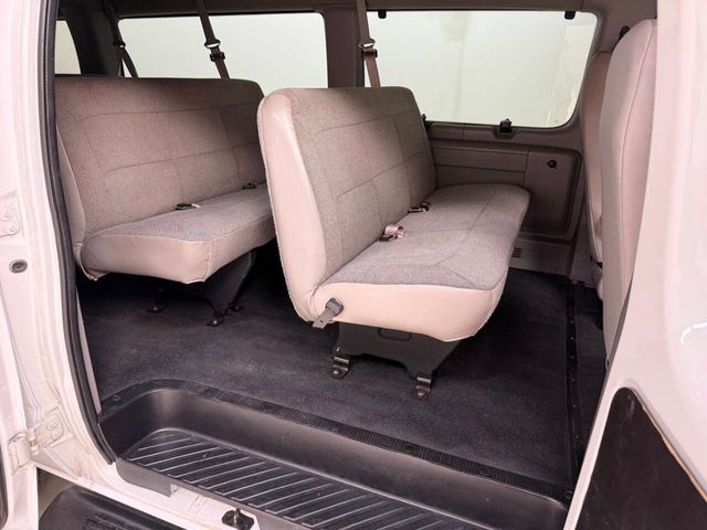 2001 Ford E-Series E 350 SD XLT 3dr Extended Passenger Van | Houston, TX | Houston Auto Credit