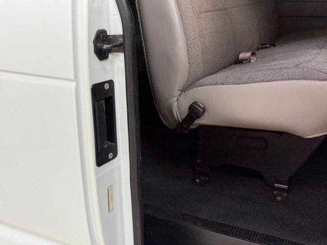 2001 Ford E-Series E 350 SD XLT 3dr Extended Passenger Van | Houston, TX | Houston Auto Credit 2001 Ford E-Series E 350 SD XLT 3dr Extended Passenger Van | Houston, TX | Houston Auto Credit