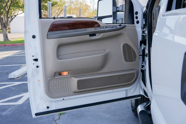 2001 Ford F-350 Super Duty Lariat CREW CAB LONG BED DRW 4X4 / LOW MILES | Austin, TX | Rocky Mountain Truck Stop Austin