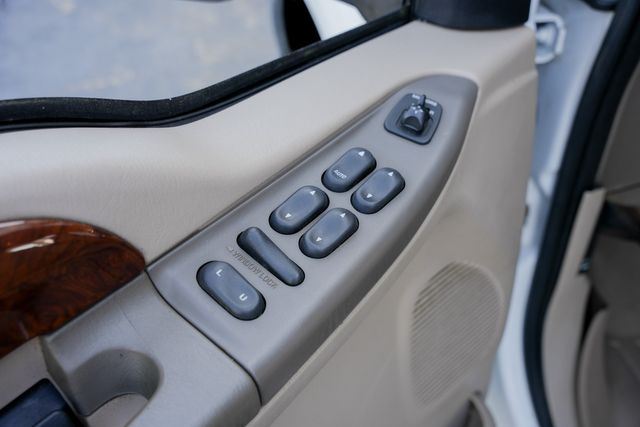 2001 Ford F-350 Super Duty Lariat CREW CAB LONG BED DRW 4X4 / LOW MILES | Austin, TX | Rocky Mountain Truck Stop Austin