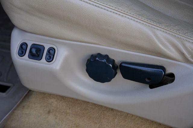 2001 Ford F-350 Super Duty Lariat CREW CAB LONG BED DRW 4X4 / LOW MILES | Austin, TX | Rocky Mountain Truck Stop Austin 2001 Ford F-350 Super Duty Lariat CREW CAB LONG BED DRW 4X4 / LOW MILES | Austin, TX | Rocky Mountain Truck Stop Austin