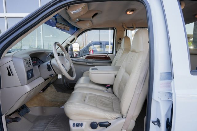 2001 Ford F-350 Super Duty Lariat CREW CAB LONG BED DRW 4X4 / LOW MILES | Austin, TX | Rocky Mountain Truck Stop Austin