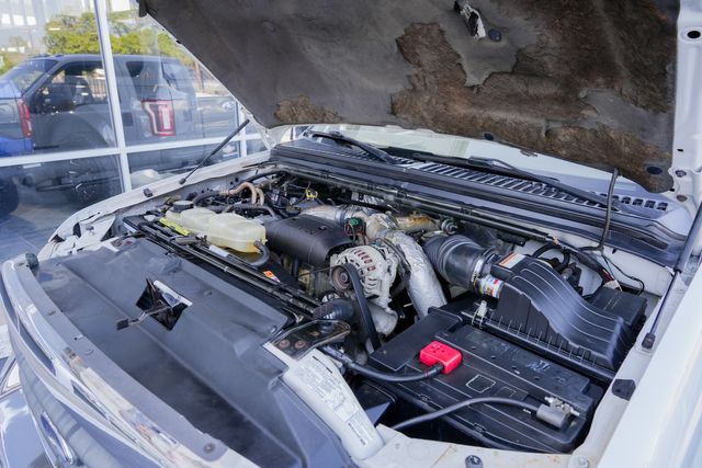 2001 Ford F-350 Super Duty Lariat CREW CAB LONG BED DRW 4X4 / LOW MILES | Austin, TX | Rocky Mountain Truck Stop Austin