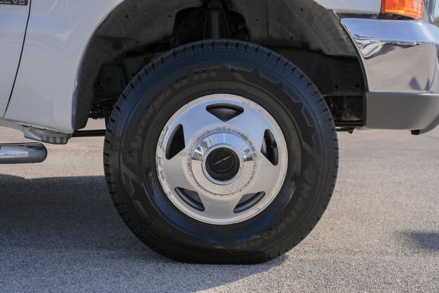 2001 Ford F-350 Super Duty Lariat CREW CAB LONG BED DRW 4X4 / LOW MILES | Austin, TX | Rocky Mountain Truck Stop Austin