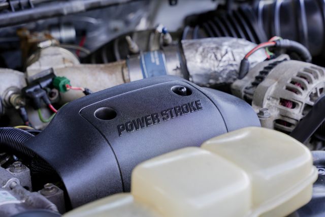 2001 Ford F-350 Super Duty Lariat CREW CAB LONG BED DRW 4X4 / LOW MILES | Austin, TX | Rocky Mountain Truck Stop Austin