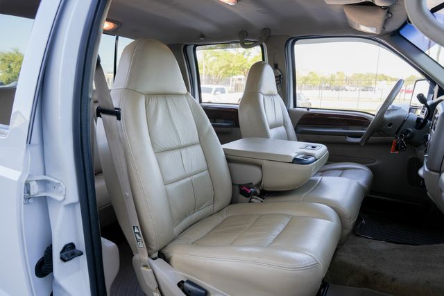 2001 Ford F-350 Super Duty Lariat CREW CAB LONG BED DRW 4X4 / LOW MILES | Austin, TX | Rocky Mountain Truck Stop Austin 2001 Ford F-350 Super Duty Lariat CREW CAB LONG BED DRW 4X4 / LOW MILES | Austin, TX | Rocky Mountain Truck Stop Austin