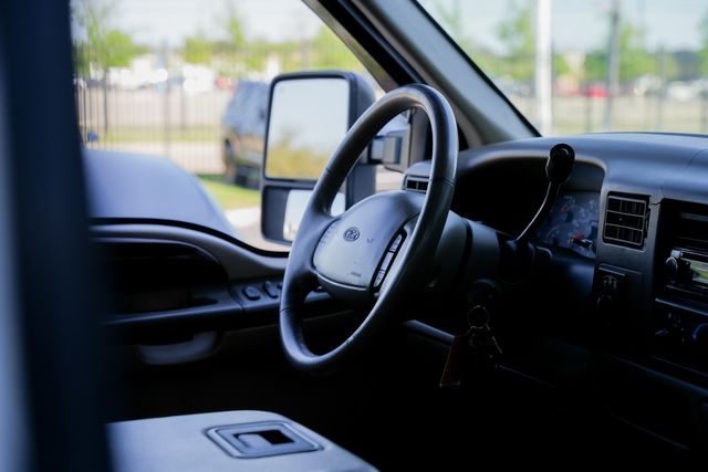 2001 Ford F-350 Super Duty Lariat CREW CAB LONG BED DRW 4X4 / LOW MILES | Austin, TX | Rocky Mountain Truck Stop Austin 2001 Ford F-350 Super Duty Lariat CREW CAB LONG BED DRW 4X4 / LOW MILES | Austin, TX | Rocky Mountain Truck Stop Austin