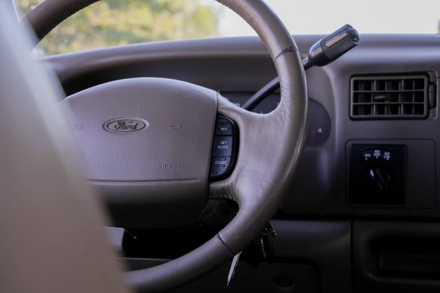 2001 Ford F-350 Super Duty Lariat CREW CAB LONG BED DRW 4X4 / LOW MILES | Austin, TX | Rocky Mountain Truck Stop Austin