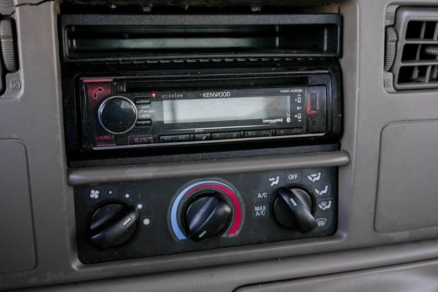 2001 Ford F-350 Super Duty Lariat CREW CAB LONG BED DRW 4X4 / LOW MILES | Austin, TX | Rocky Mountain Truck Stop Austin