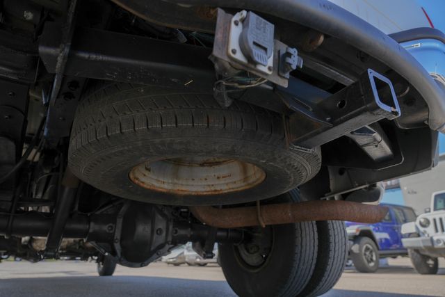 2001 Ford F-350 Super Duty Lariat CREW CAB LONG BED DRW 4X4 / LOW MILES | Austin, TX | Rocky Mountain Truck Stop Austin 2001 Ford F-350 Super Duty Lariat CREW CAB LONG BED DRW 4X4 / LOW MILES | Austin, TX | Rocky Mountain Truck Stop Austin