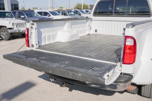2001 Ford F-350 Super Duty Lariat CREW CAB LONG BED DRW 4X4 / LOW MILES | Austin, TX | Rocky Mountain Truck Stop Austin 2001 Ford F-350 Super Duty Lariat CREW CAB LONG BED DRW 4X4 / LOW MILES | Austin, TX | Rocky Mountain Truck Stop Austin