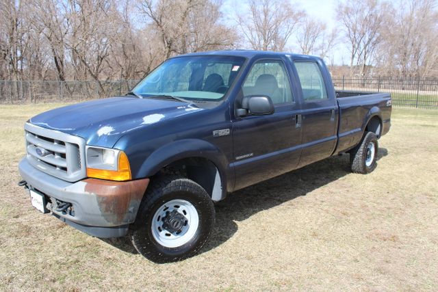 2001 Ford F-350 Super Duty Diesel 7.3L 4x4 XL | Roscoe, IL | Autoland Outlets