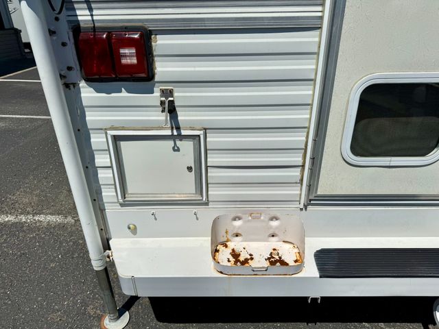 2001 Lance 915 Truck Camper