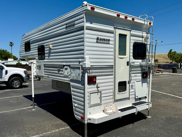 2001 Lance 915 Truck Camper