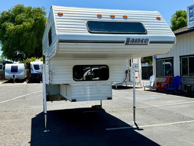 2001 Lance 915 Truck Camper