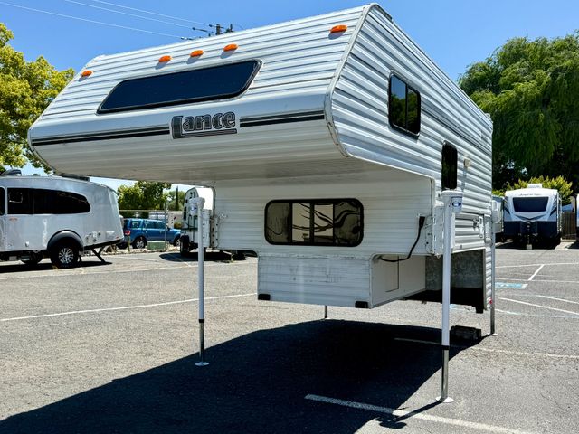 2001 Lance 915 Truck Camper