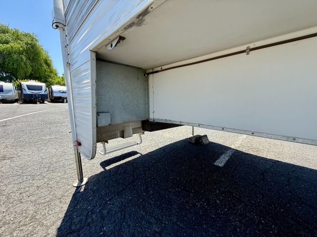 2001 Lance 915 Truck Camper