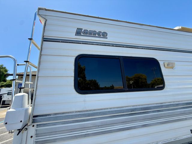 2001 Lance 915 Truck Camper