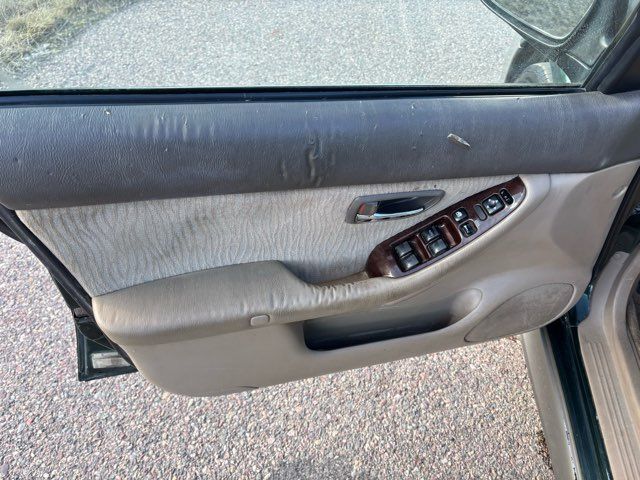 2001 Subaru Outback Base